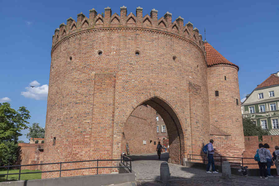 Polonia - Varsovia 075 - Barbacana.jpg